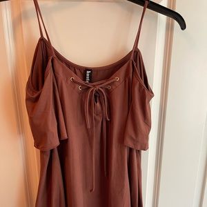 Short sleeve cold shoulder top